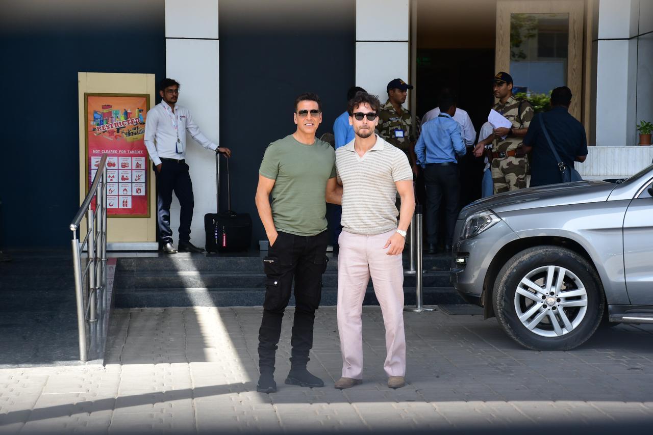 Bade Miyan Chote Miyan stars Akshay Kumar and Tiger Shroff were spotted at the Kalina airport together