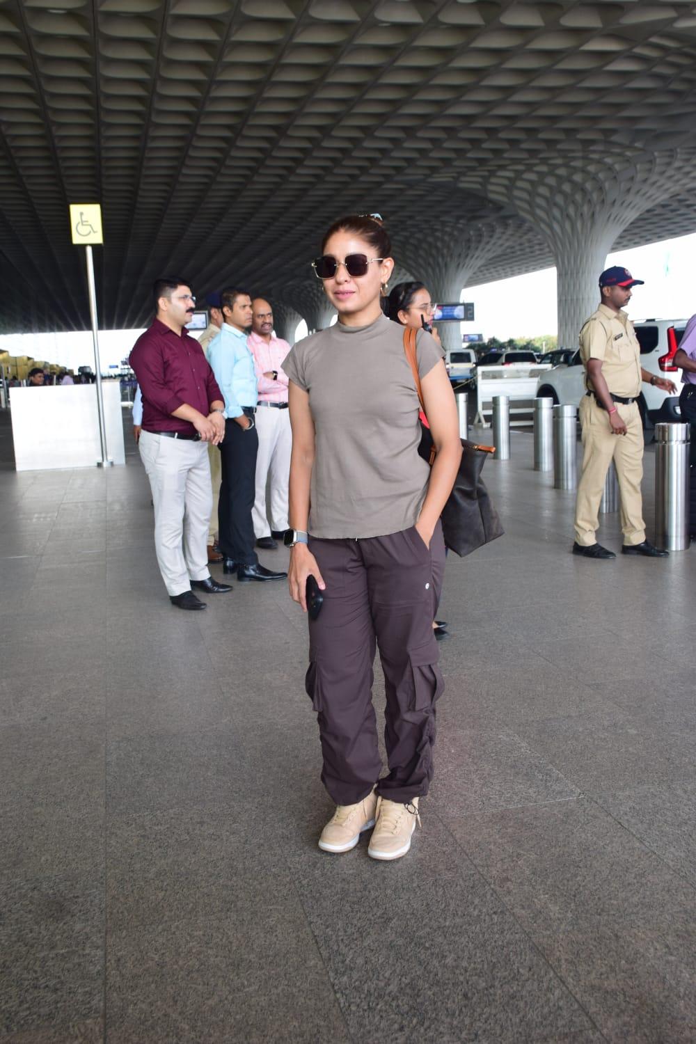 Ace singer Sunidhi Chauhan was photographed at the airport