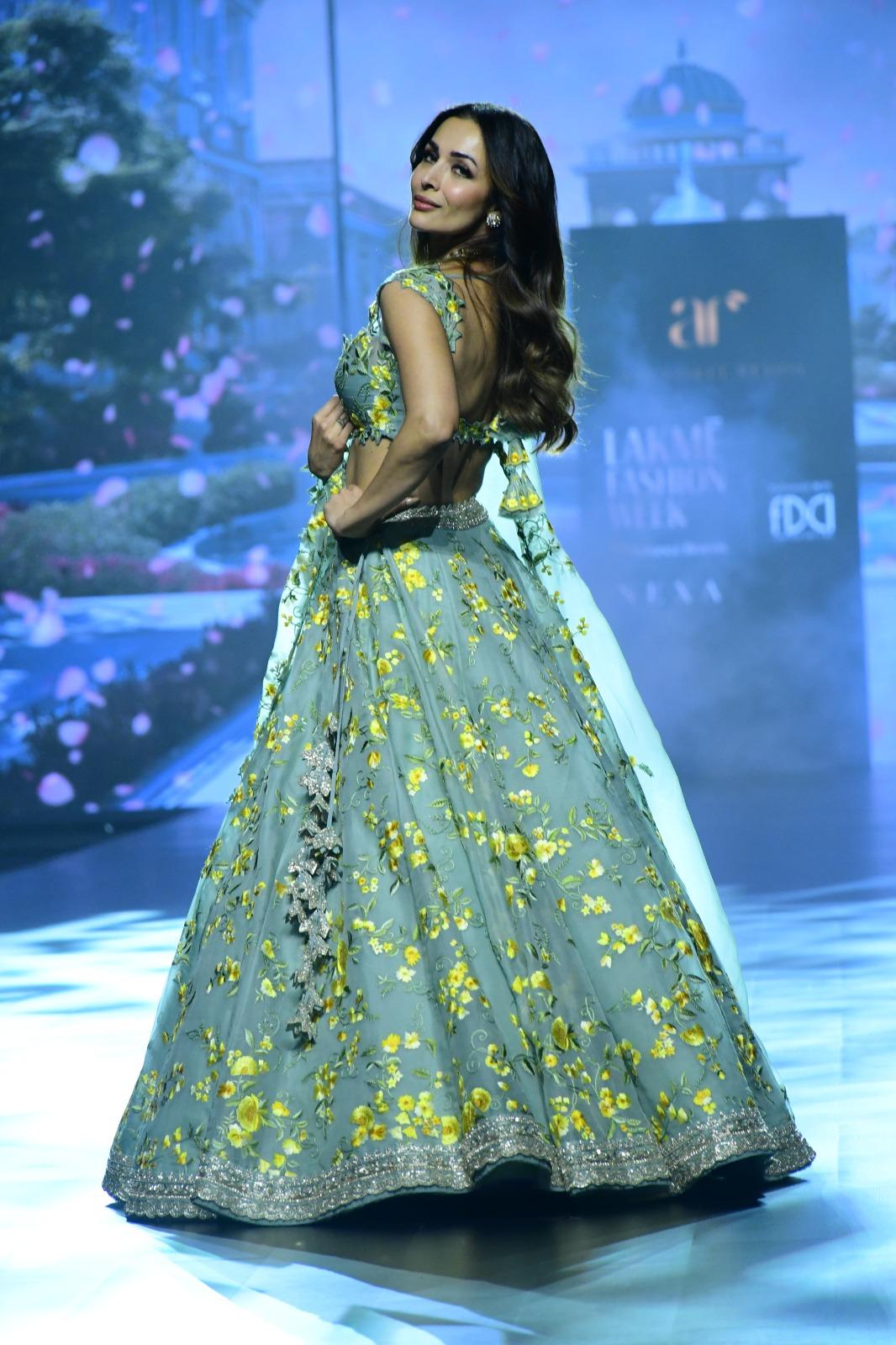 Malaika Arora turned show stopper at Lakme Fashion Week 2024. The actress looked absolutely breathtaking!