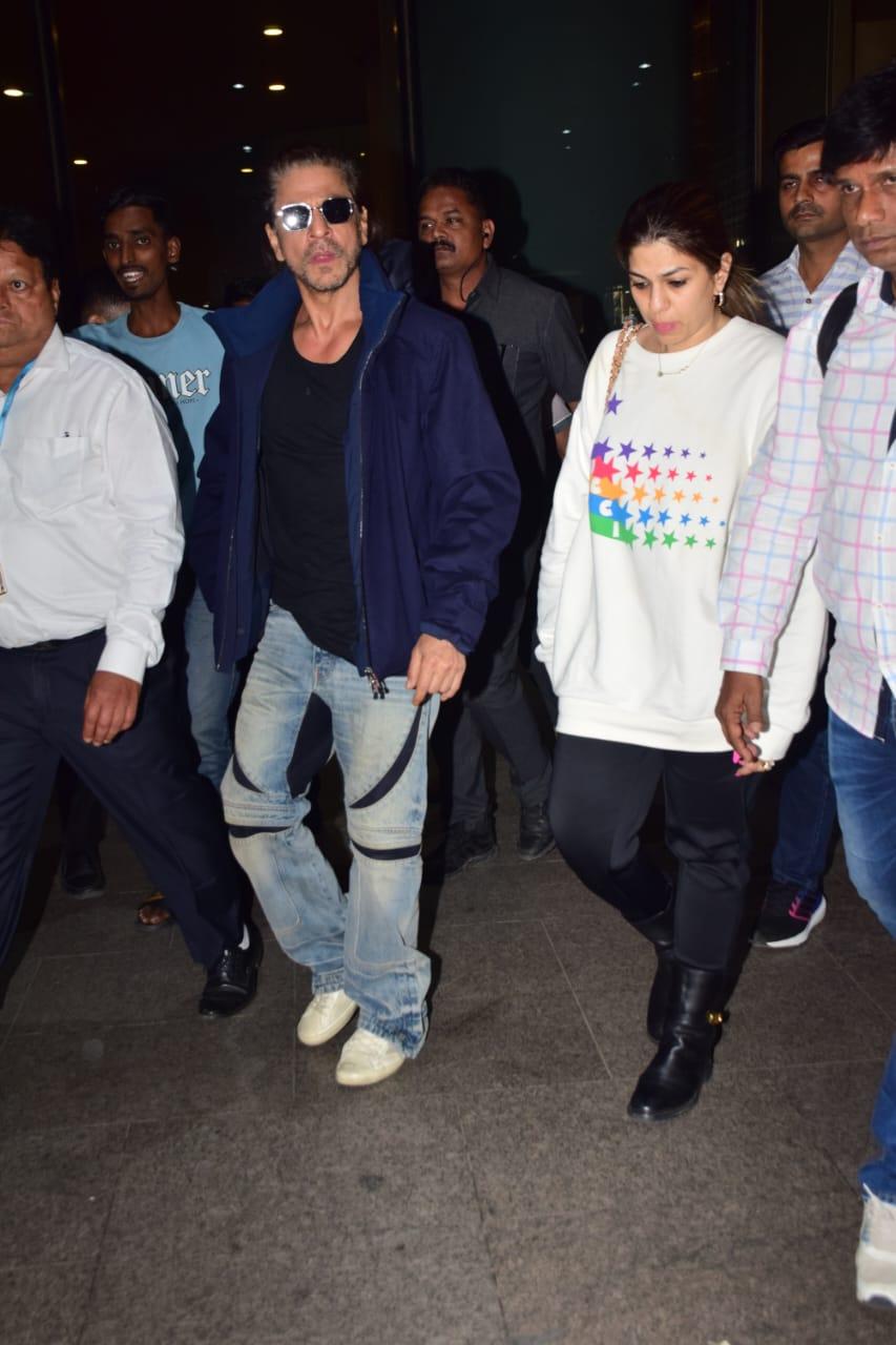 Shah Rukh Khan made a striking entry at the Mumbai airport today