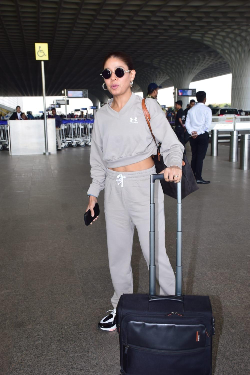 Everyone's crush at the moment, Sunidhi Chauhan was spotted at the Mumbai airport today