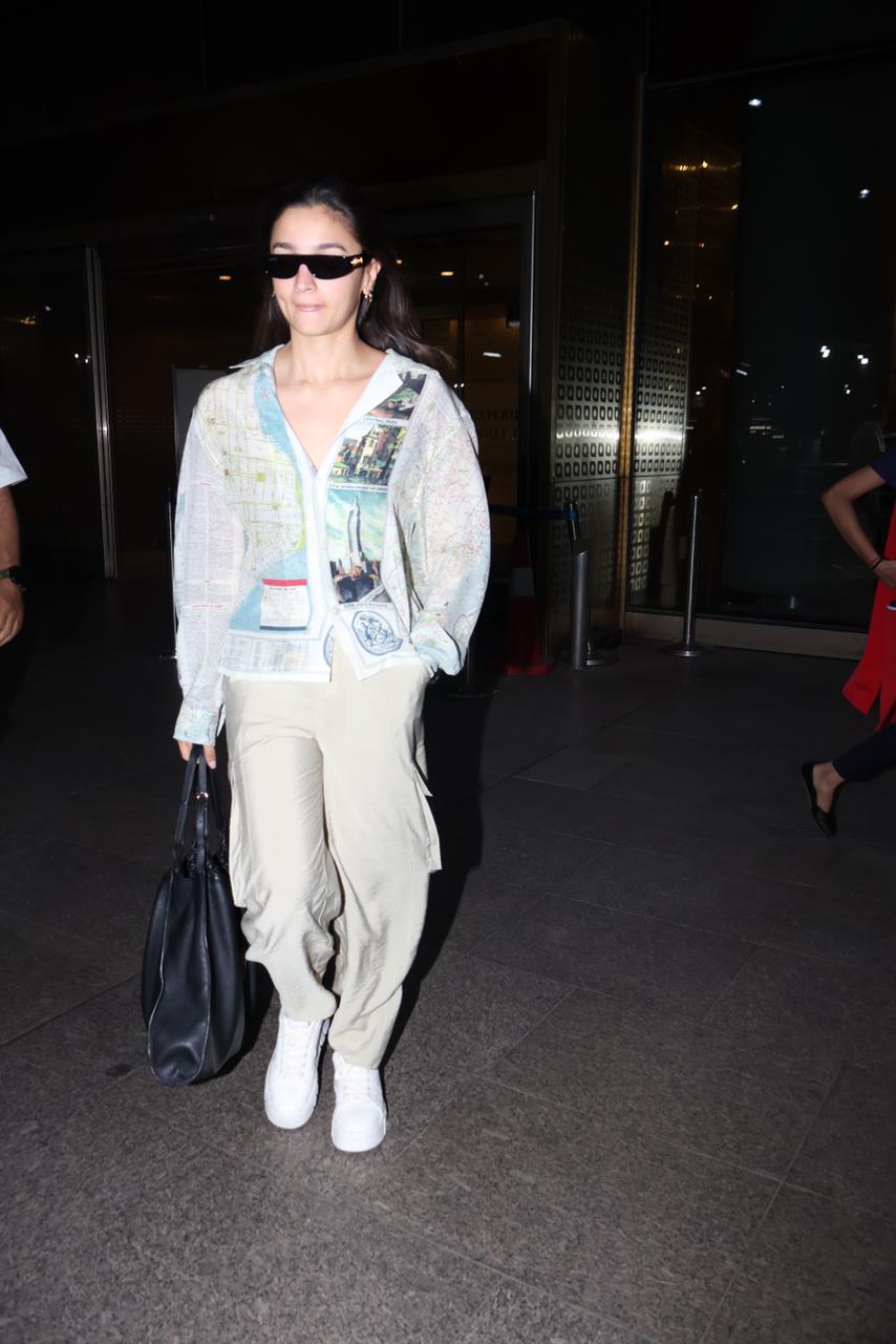 Alia Bhatt was seen at the Mumbai airport. The actress was spotted returning from work commitments