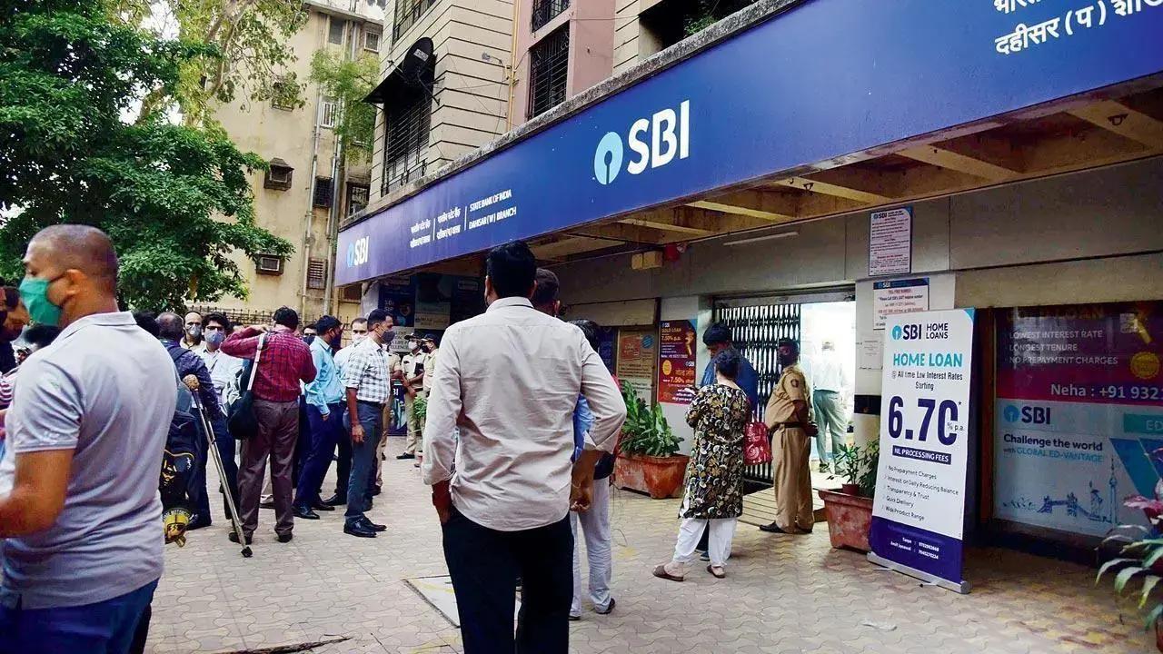 Mumbai: SBI staffer held for stealing gold worth Rs 3 cr from customer's bank locker