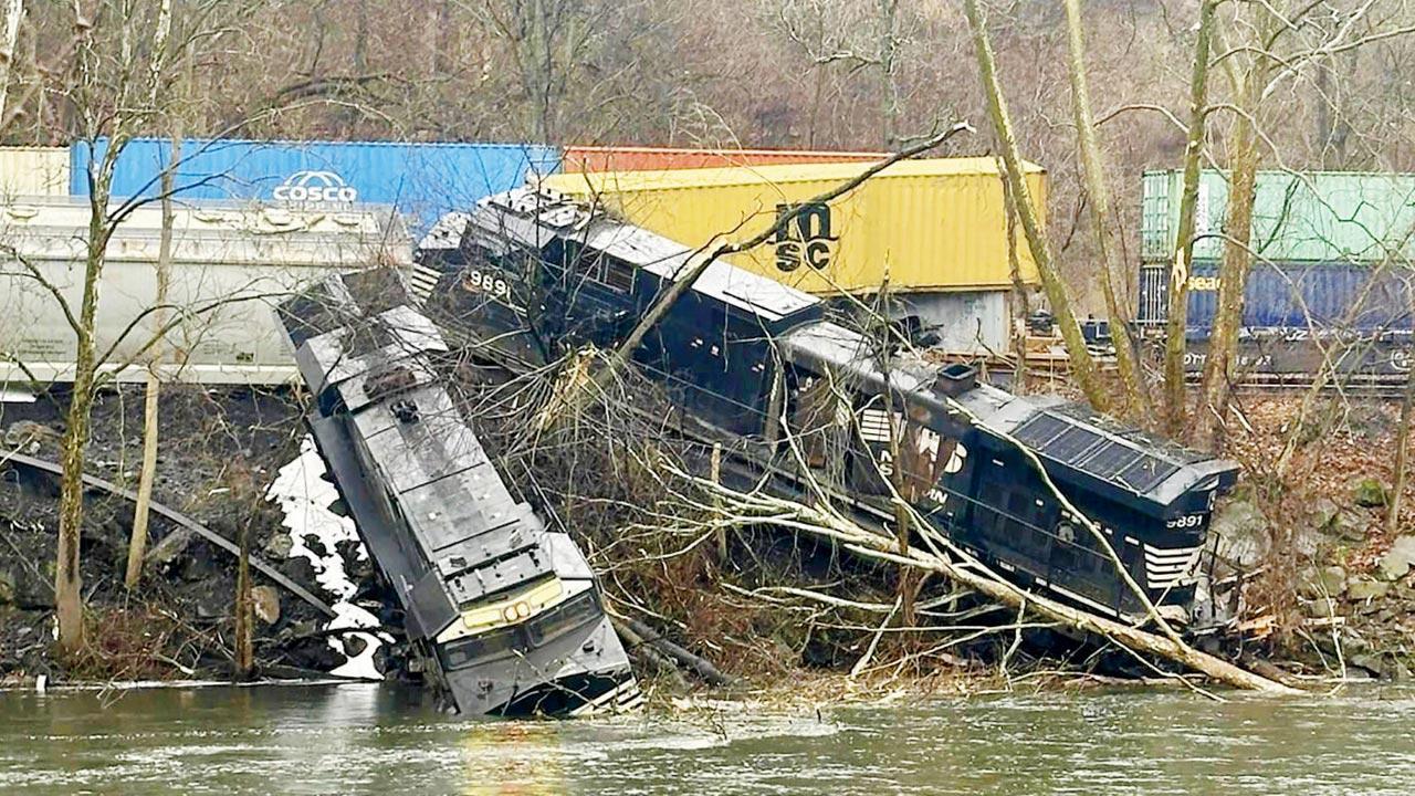US: 3 trains collide, get derailed in Pennsylvania