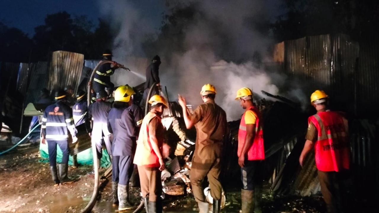 At least 25 construction workers were fast asleep at the spot when the fire started. All of them moved out safely, said Yasin Tadvi, chief of the Disaster Management Cell of the Thane Municipal Corporation