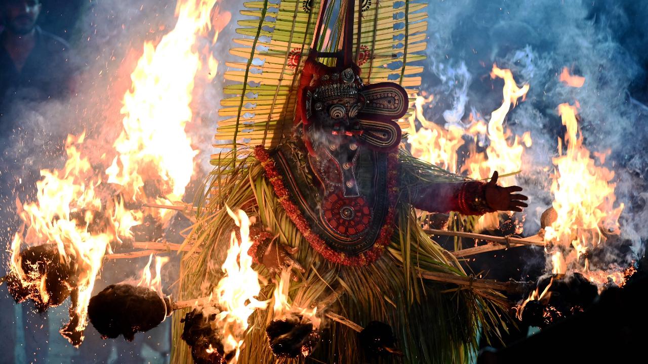 Khandakarnan is a ferocious deity worshipped in kavus or temples in North Kerala. This form is associated with Theyyam performance