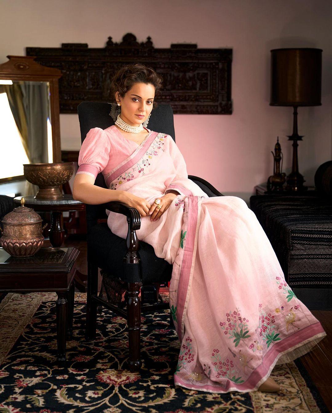 Feeling like wearing something light? Kangna's look has inspiration for you as well. The actress wore a beautiful pink saree with a stylish print on the border