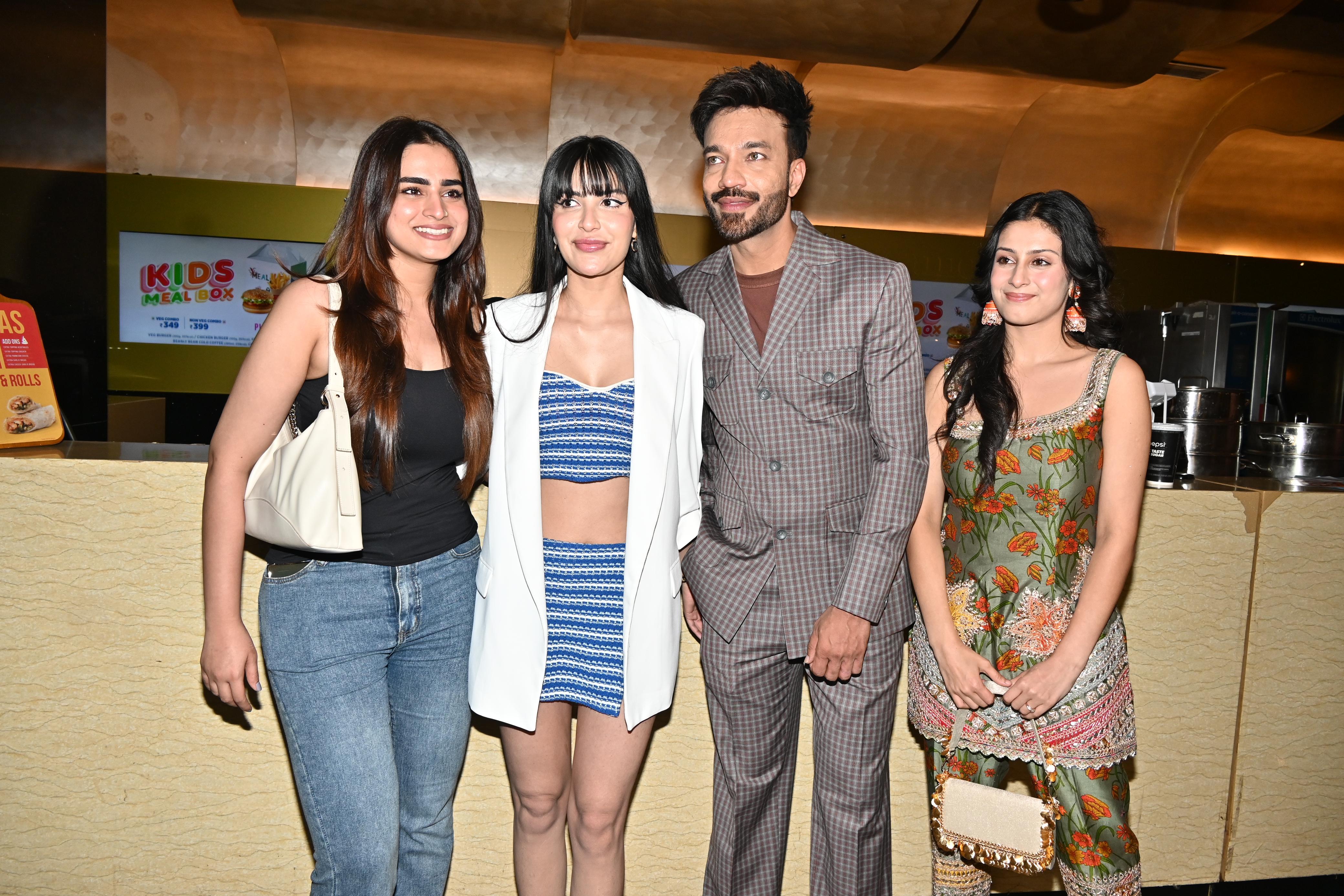 Vicky Jain posed with his close friends and Bigg Boss 17 participants Isha Malviya, Khanzaadi and Ayesha Khan