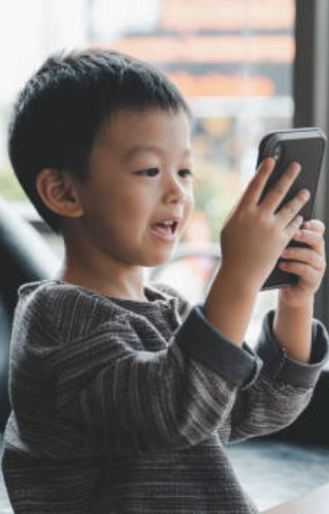Not responding to their name despite normal hearing is one of the most common signs of virtual autism in children
