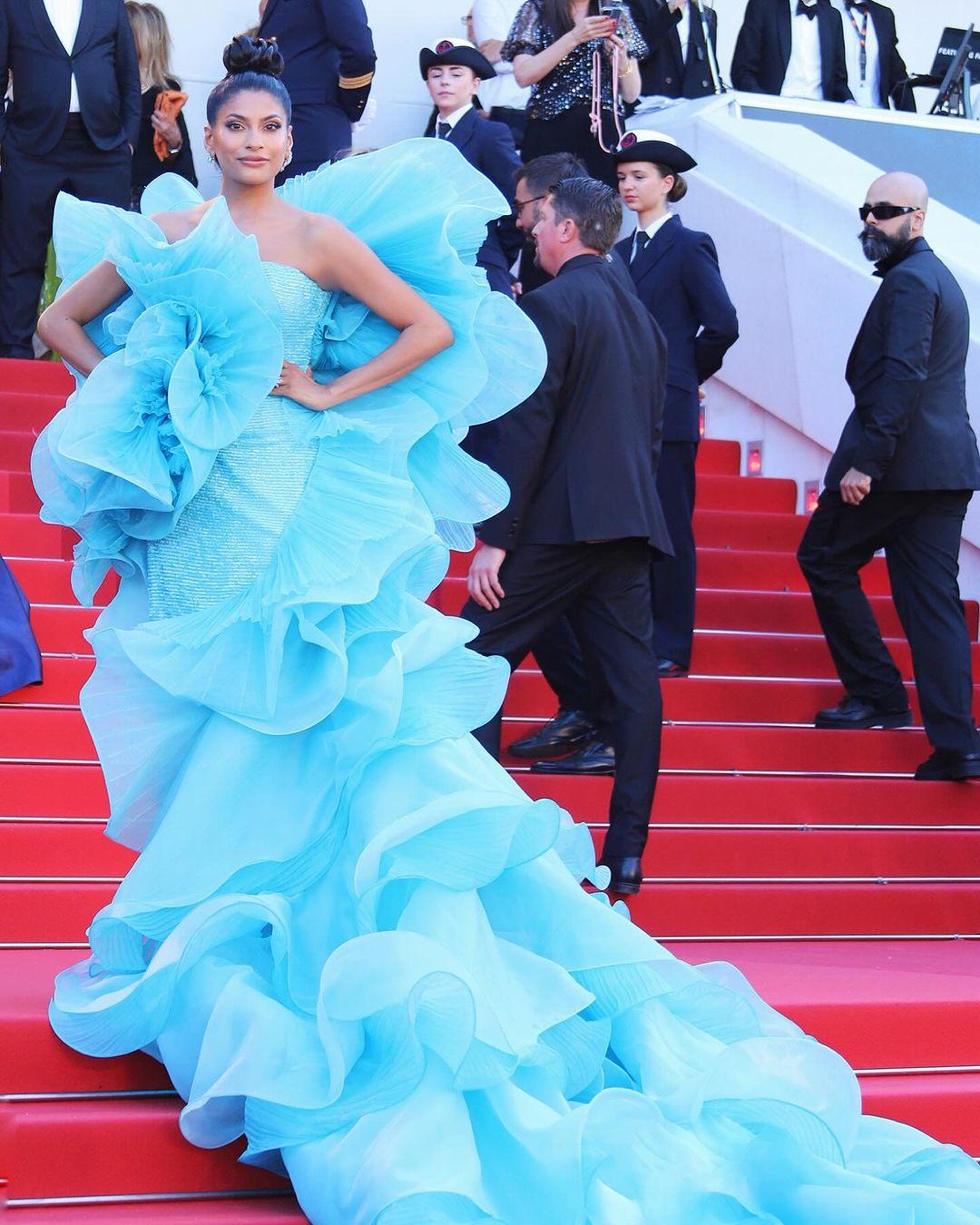 This time around, the reality TV star opted for a grand blue dress from the designer Michael Cinco Private