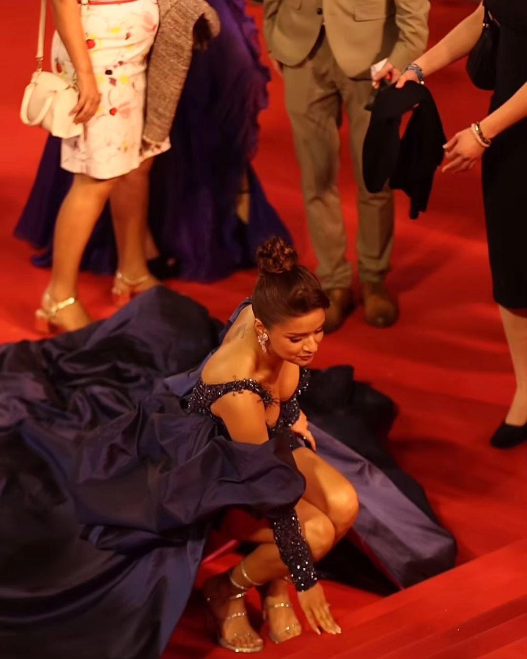 Actress Avneet Kaur looked stunning as she walked the red carpet at the 77th Cannes Film Festival, wearing a beautiful deep blue outfit (Pic/ _sidneetxheart_)