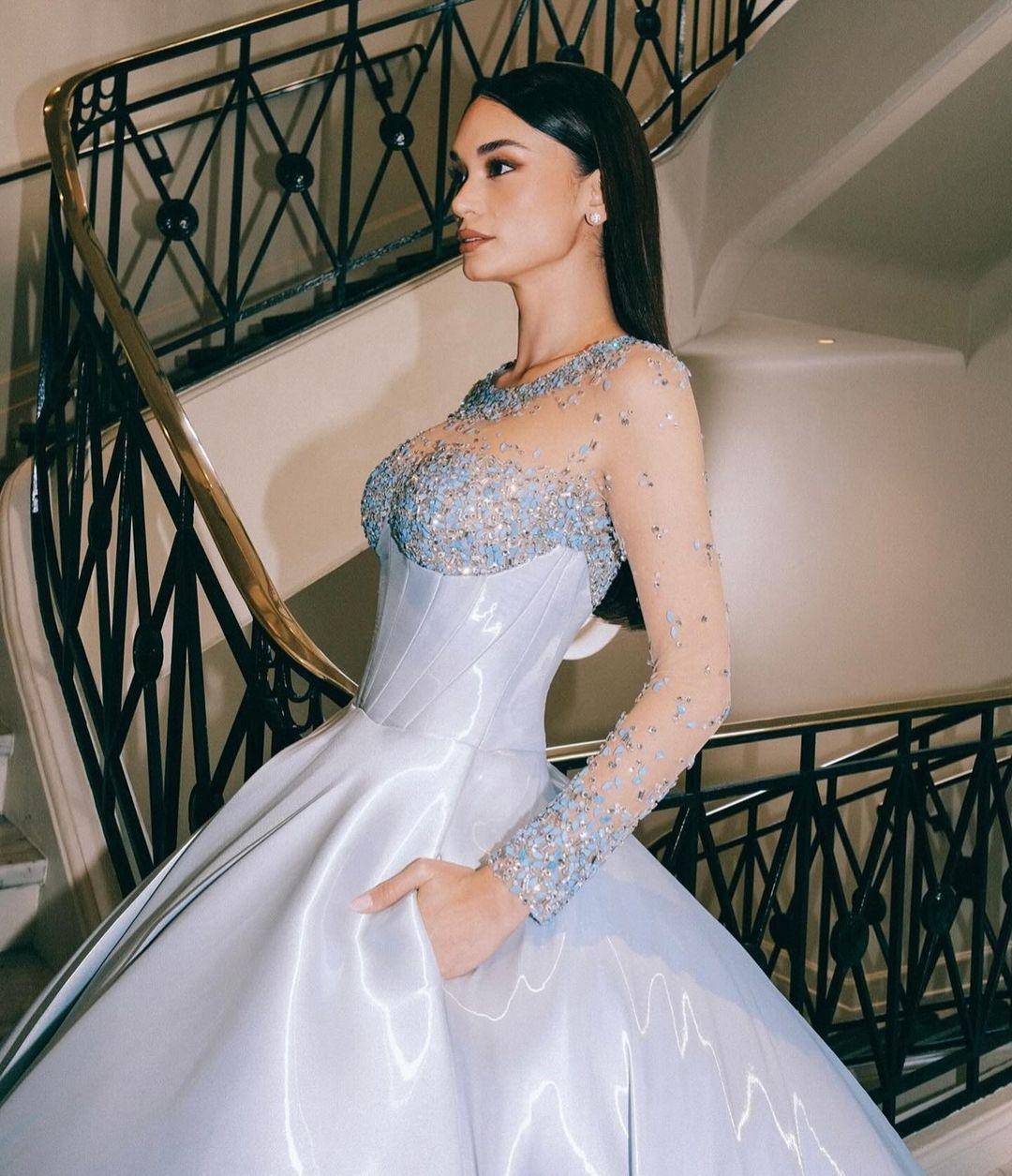Another look that got people talking was this Cinderella moment by Pia Wurtzbach