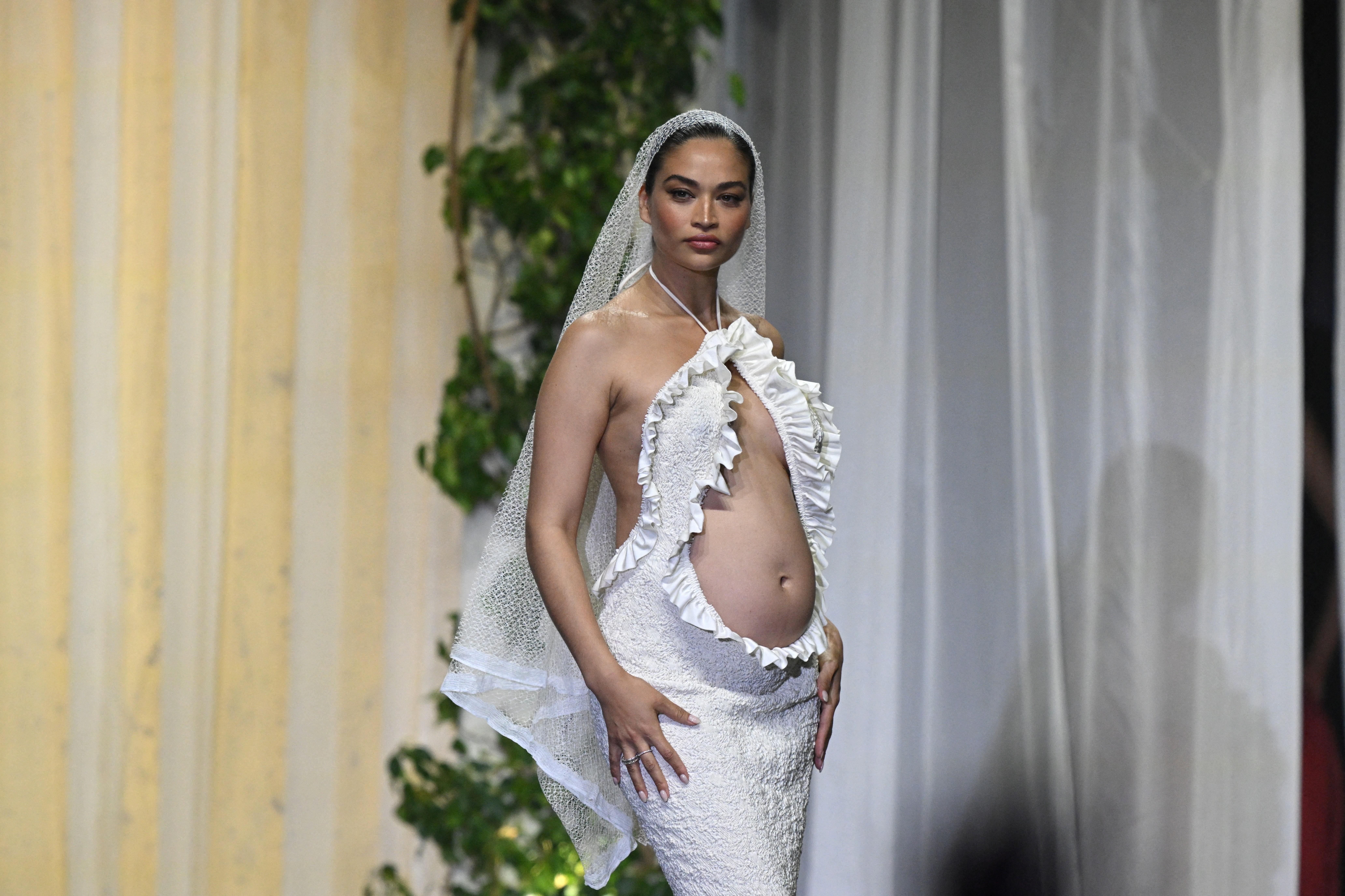 Shanina shaik presents an outfit to be auctioned off on May 26, 2022 during the annual amfAR Cinema Against AIDS Cannes Gala at the Hotel du Cap-Eden-Roc in Cap d'Antibes, southern France, on the sidelines of the 75th Cannes Film Festival. (Photo by Stefano Rellandini/AFP)