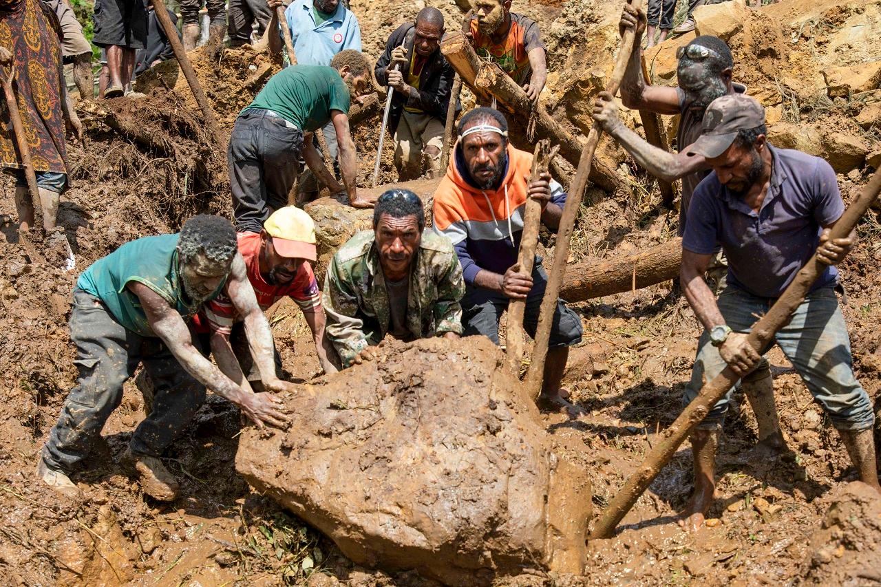 The United Nations estimated 670 villagers died in the disaster that immediately displaced 1,650 survivors. Papua New Guinea's government has told the United Nations it thinks more than 2,000 people were buried. Six bodies had been retrieved from the rubble by Tuesday