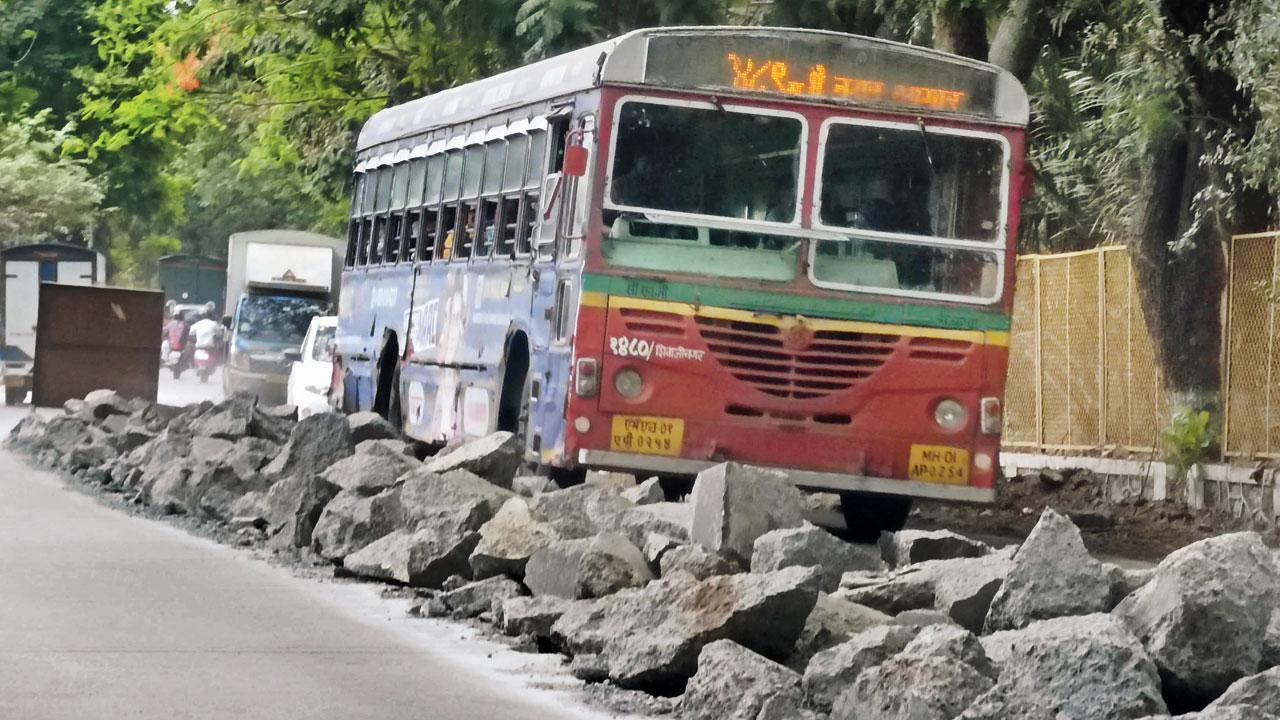 Mumbai: Aarey road built 6 months ago already develops cracks
