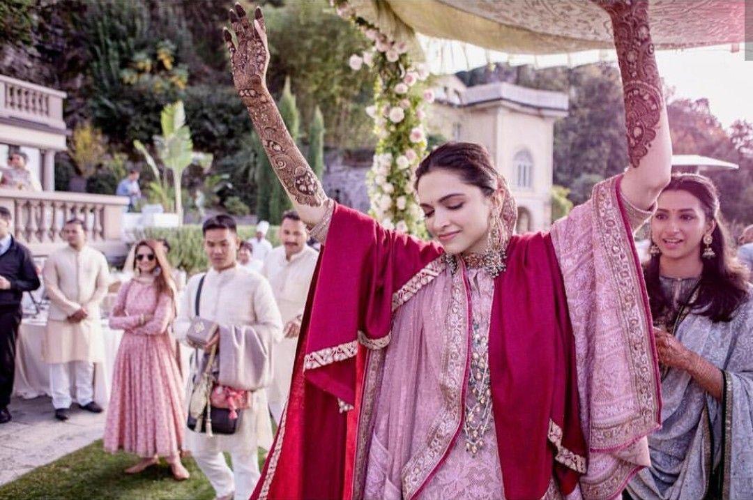 Deepika Padukone was the prettiest bride of Bollywood. Her Mehendi outfit was nothing short of a dream. The actress paired a pink-colored lehenga with a red shawl