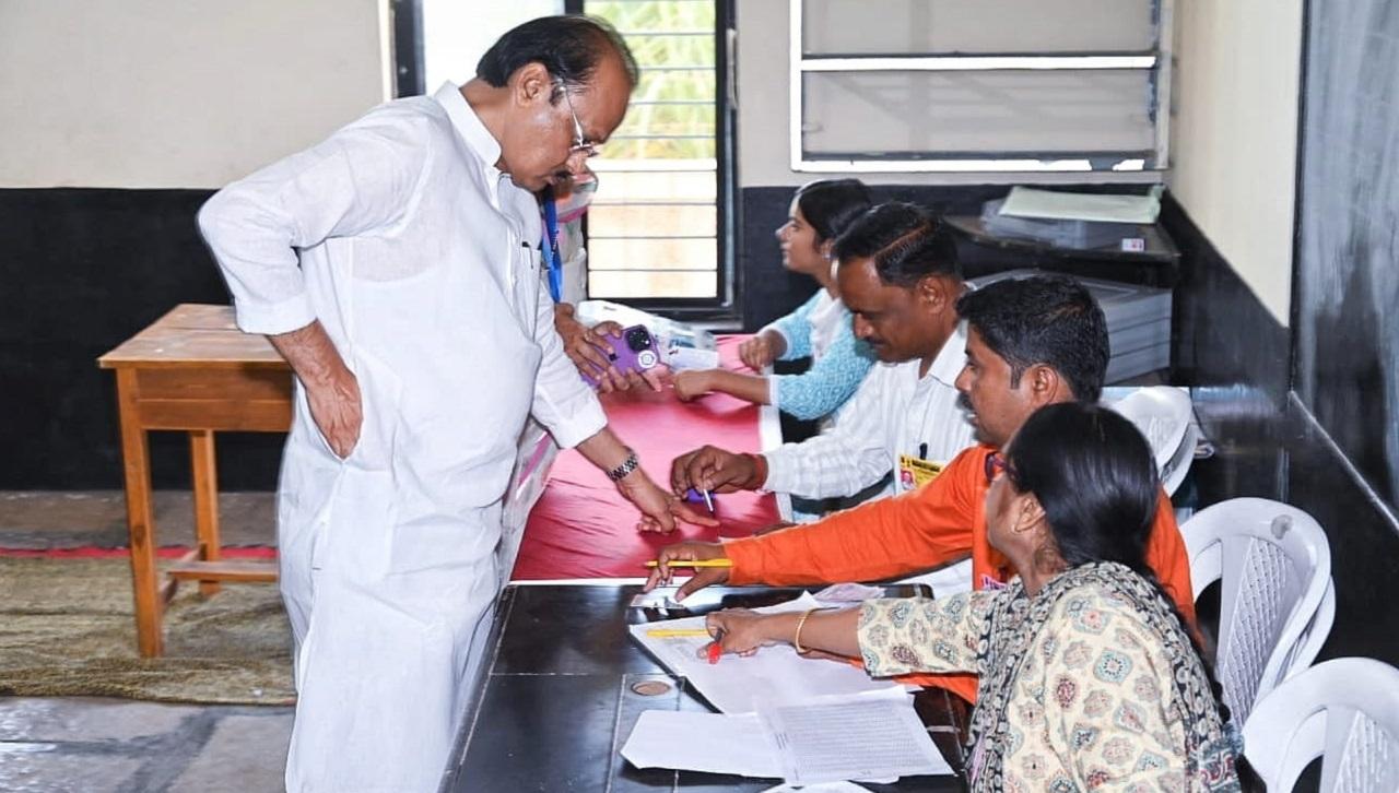 Among the early voters included state Deputy Chief Minister Ajit Pawar, his wife Sunetra Pawar, who is the NCP candidate from Baramati, and his mother Asha Pawar