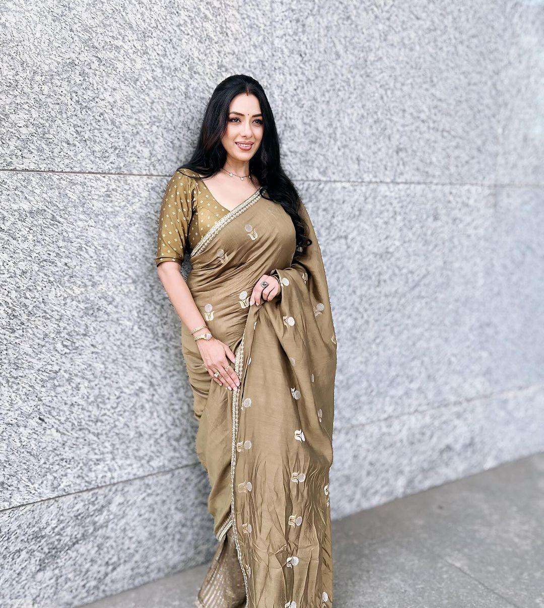 Rupali Ganguly, who recently made headlines for joining politics, has a knack for sarees. Her sarees always make us go wow