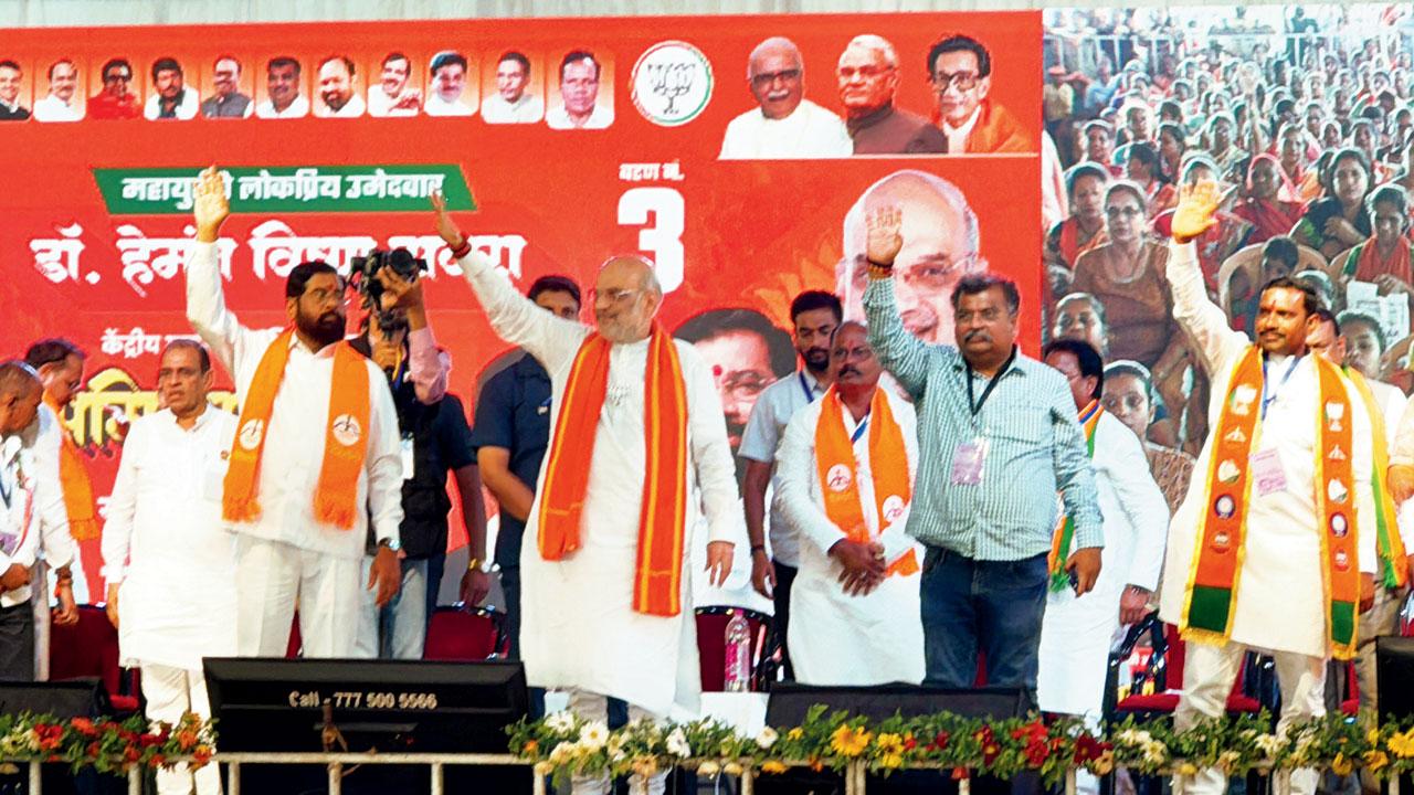 The campaign rally of Hemant Savara in Palghar. Pics/Hanif Patel