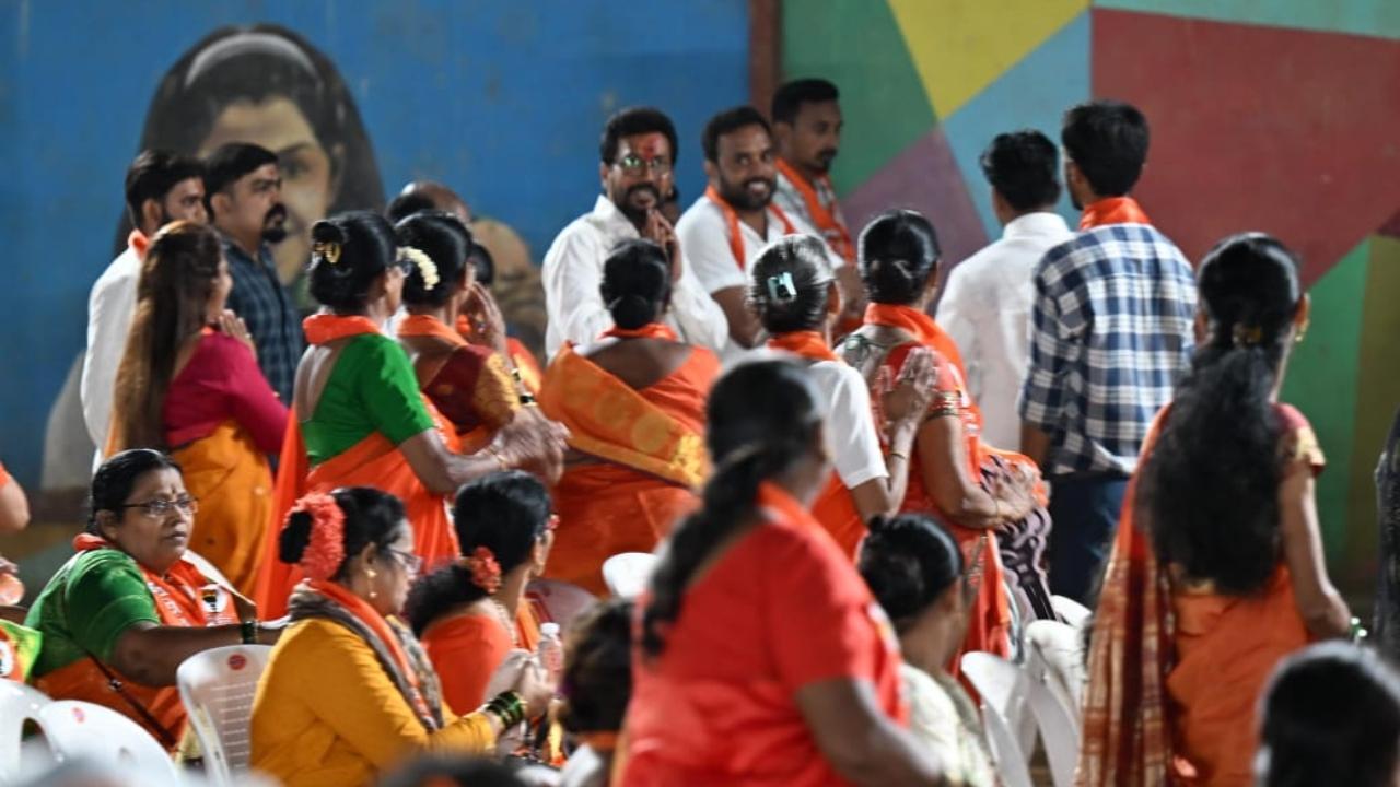 IN PHOTOS: Shiv Sena (UBT) candidate Amol Kirtikar meets his supporters