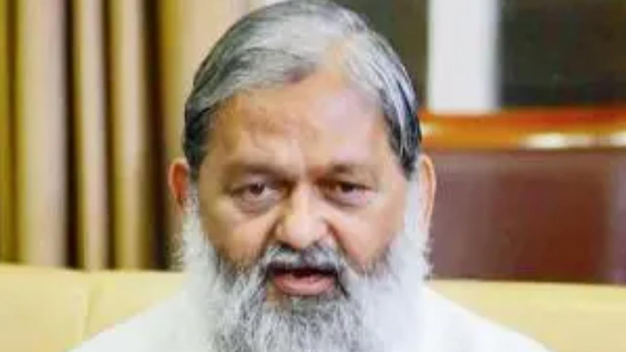 Confronted by farmers, BJP's Anil Vij says did not give order for police firing during Feb protest