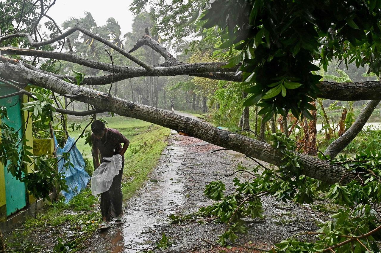 Meanwhile, 10 international flights from Hazrat Shahjalal International Airport were cancelled due to the impact of Cyclone Remal and adverse weather conditions. In addition, the schedule of two flights was disrupted