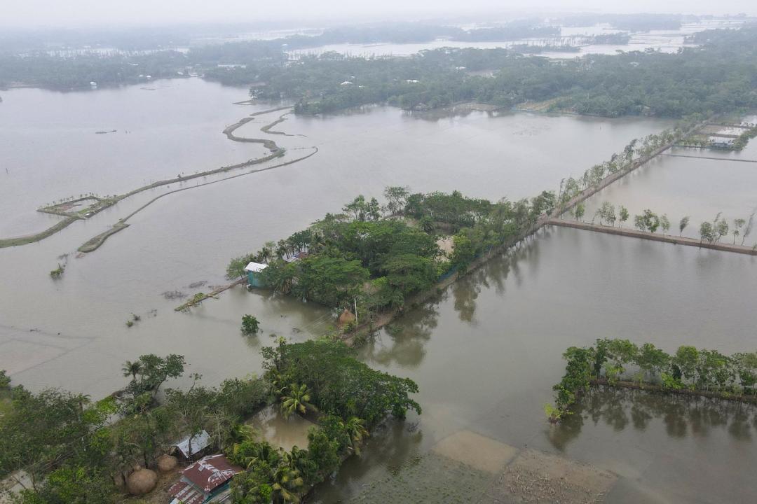 10 people dead, over 150,000 houses damaged due to cyclone Remal in Bangladesh