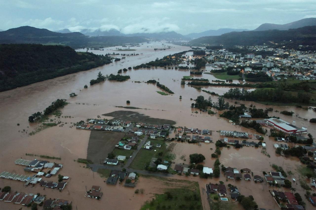 The agency had said in its prior report, at noon, that 13 people were dead and 21 people missing, just slightly higher than the toll on Wednesday