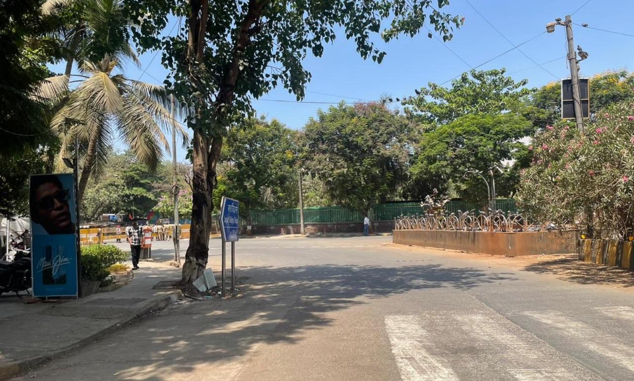 Police officials have stated that the traffic restrictions near the Mumbai Suburban District Collectorate in Bandra East will remain in effect until tomorrow