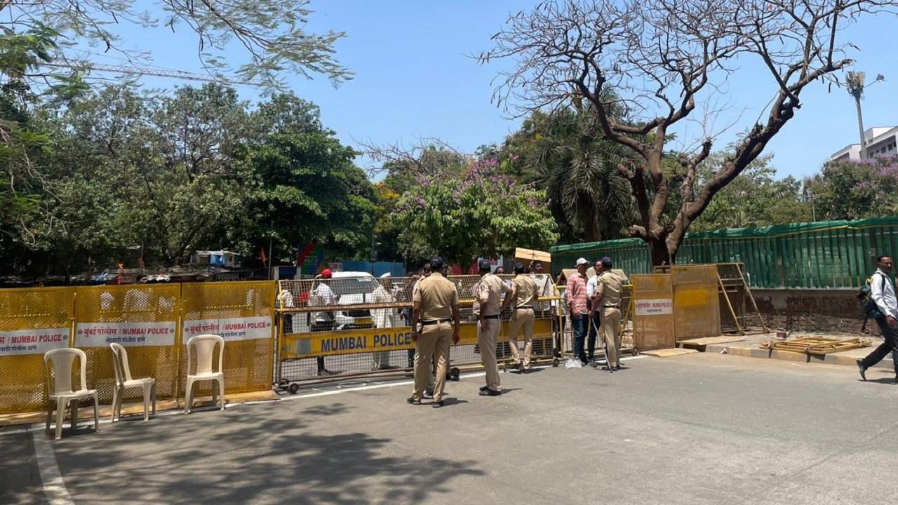 Nomination filing sparks massive traffic jam near Bandra Collectorate