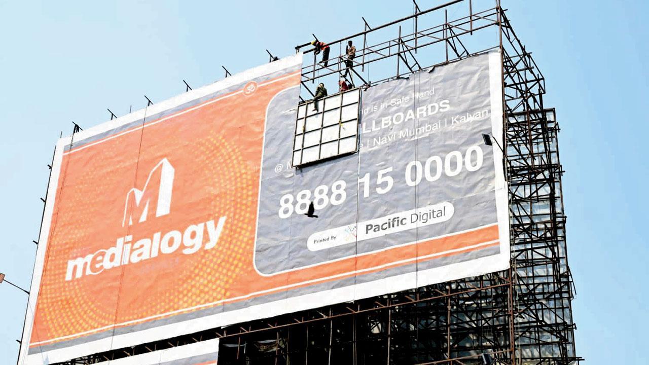 Mumbai: ‘Remove 45 billboards from CR, WR premises’