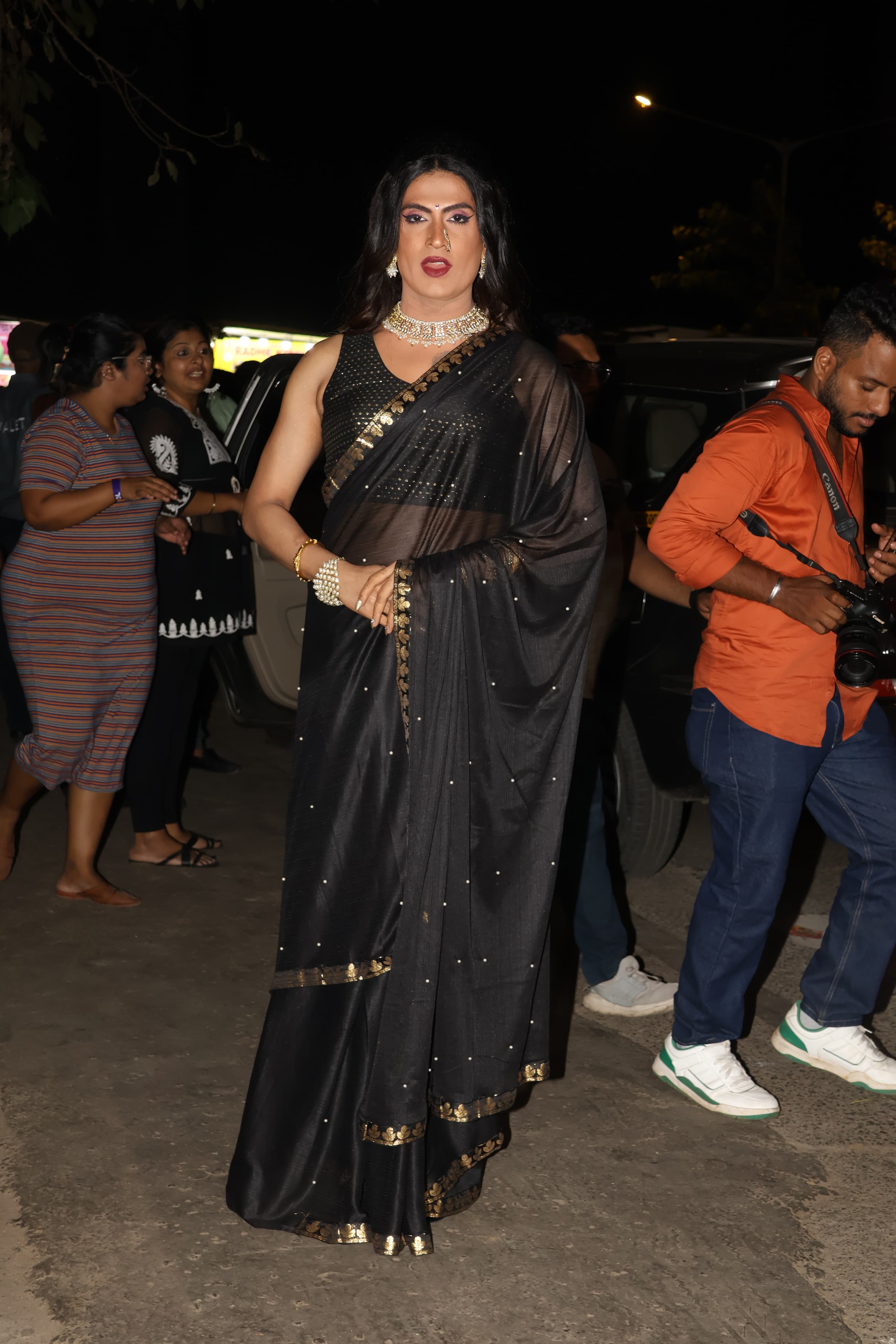 Sushant Divgikar aka Rani Ko-HE-Nur stunned in a black tissue saree and paired it with stylish pearl jewellery to ace her look