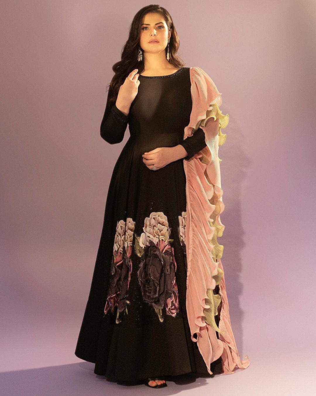 In another stunning appearance, Zareen wore a black Anarkali suit with beautiful flowers printed on the bottom