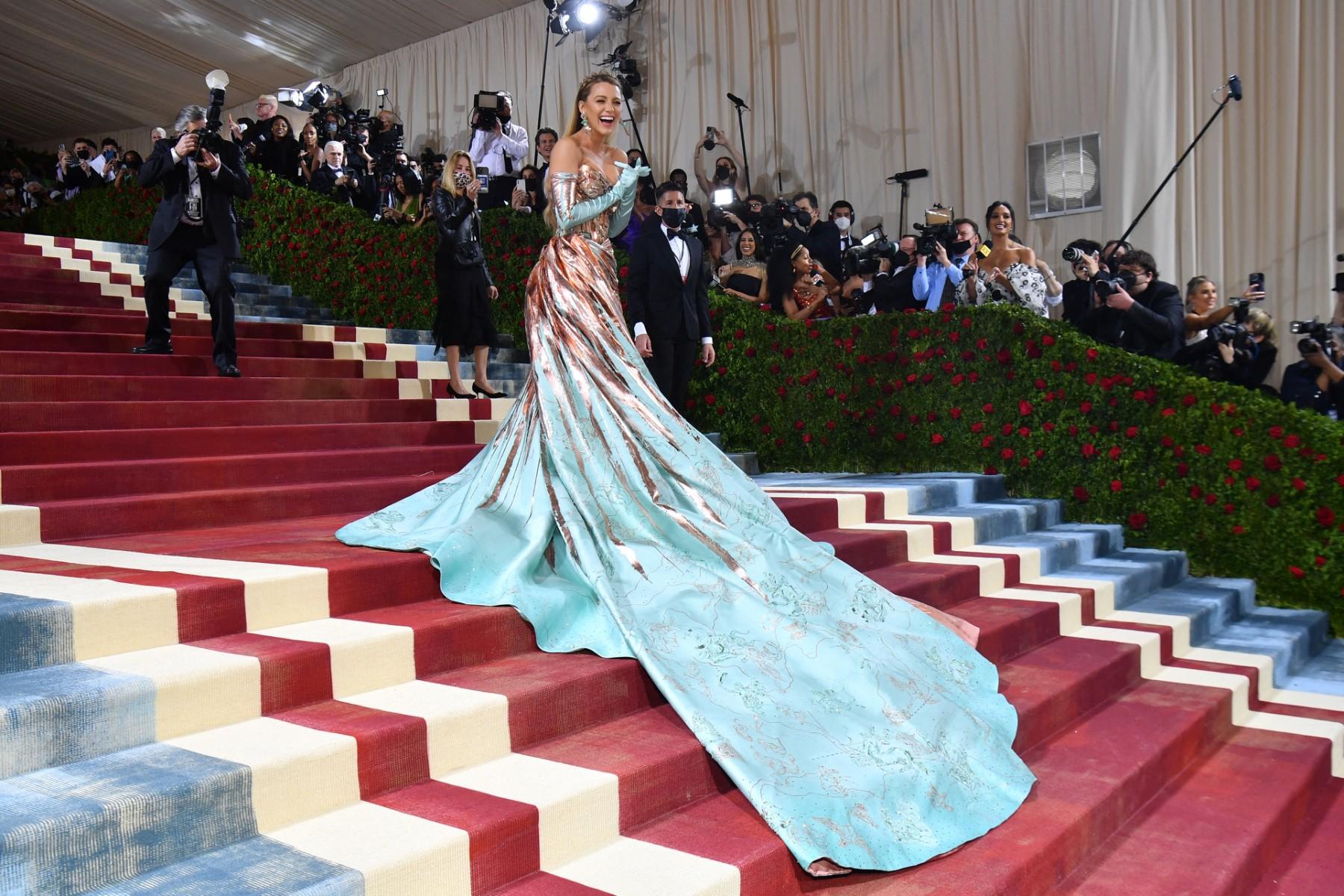 We all saw Blake Lively climb those famous steps at the Met museum in a stunning rose gold gown, complete with a big bow. It was a nod to the detailed architecture of Manhattan and a tribute to the Empire State Building.  (Pic/AFP)