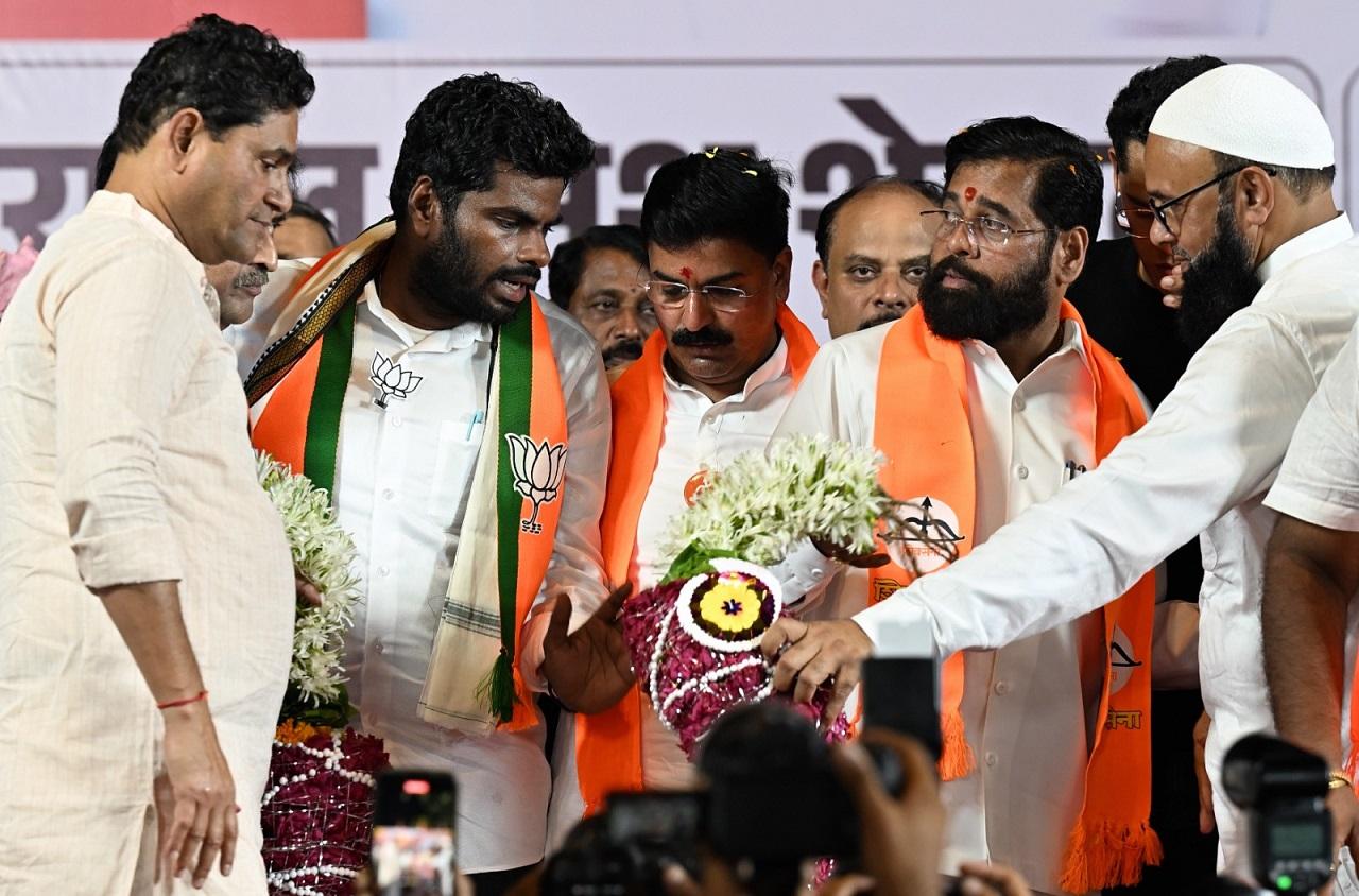 Tamil Nadu BJP chief K Annamalai, BJP leader Ashok Chavan, BJP MLA Tamil Selvem and BJP MLA Prasad Lad were also present in the public meeting