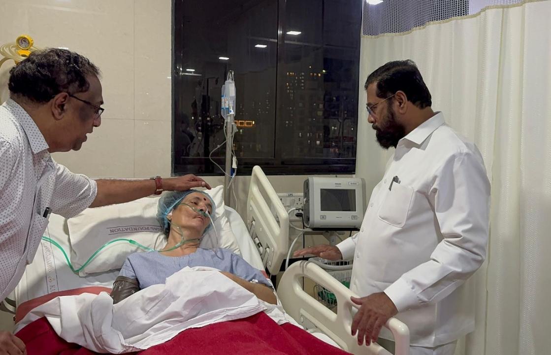 Maharashtra CM Eknath Shinde visits late Sena mentor Anand Dighe's sister at Thane hospital