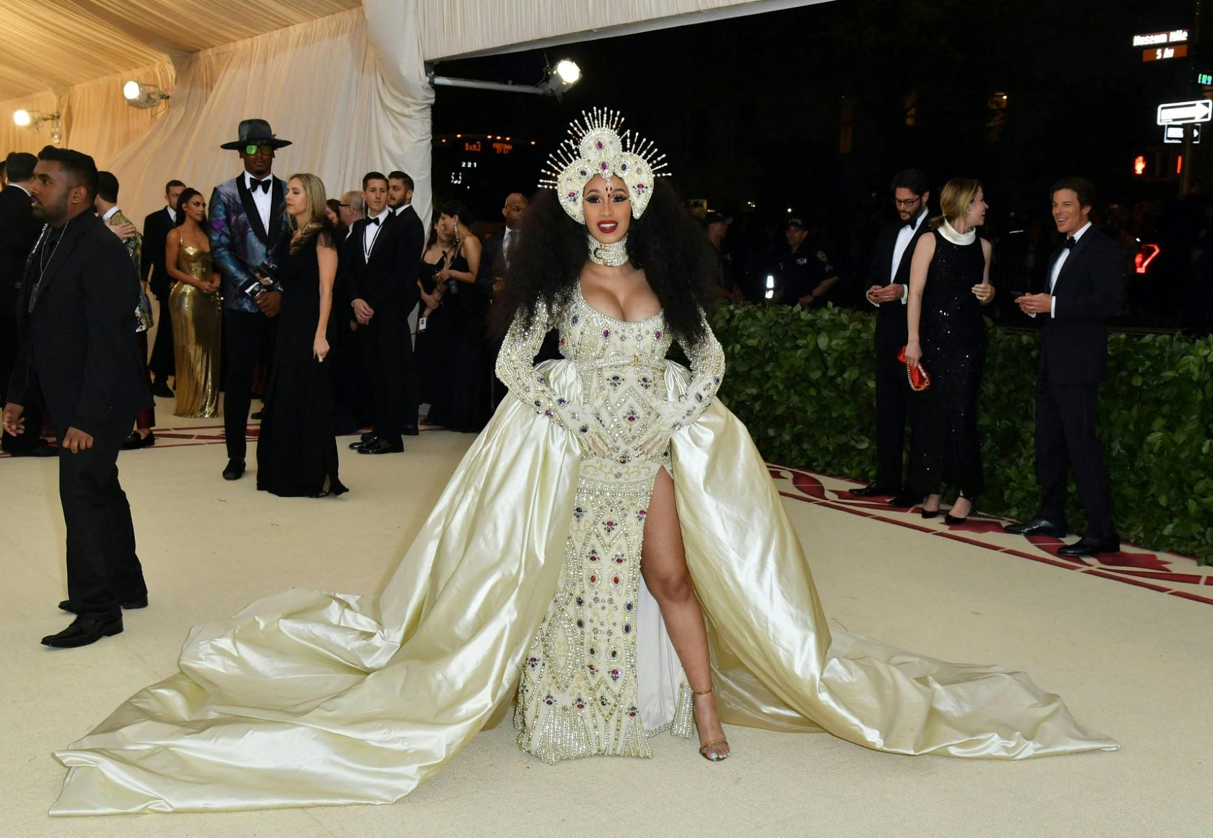 The highlight was the extravagant cream-coloured train, attached with a matching beaded belt, crafted by Moschino over four weeks. Completing the ensemble was a pearl and rhinestone-covered tri-point hat, a stacked beaded choker, and pink smoky-eye makeup, adding the final touches to her glamorous look. (Pic/AFP)