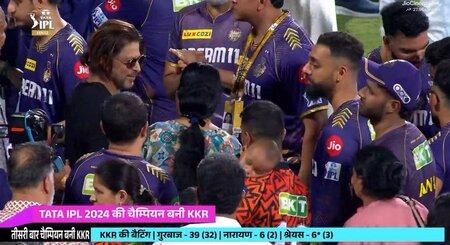 After the match Shah Rukh went and met the entire team of KKR and celebrated the win