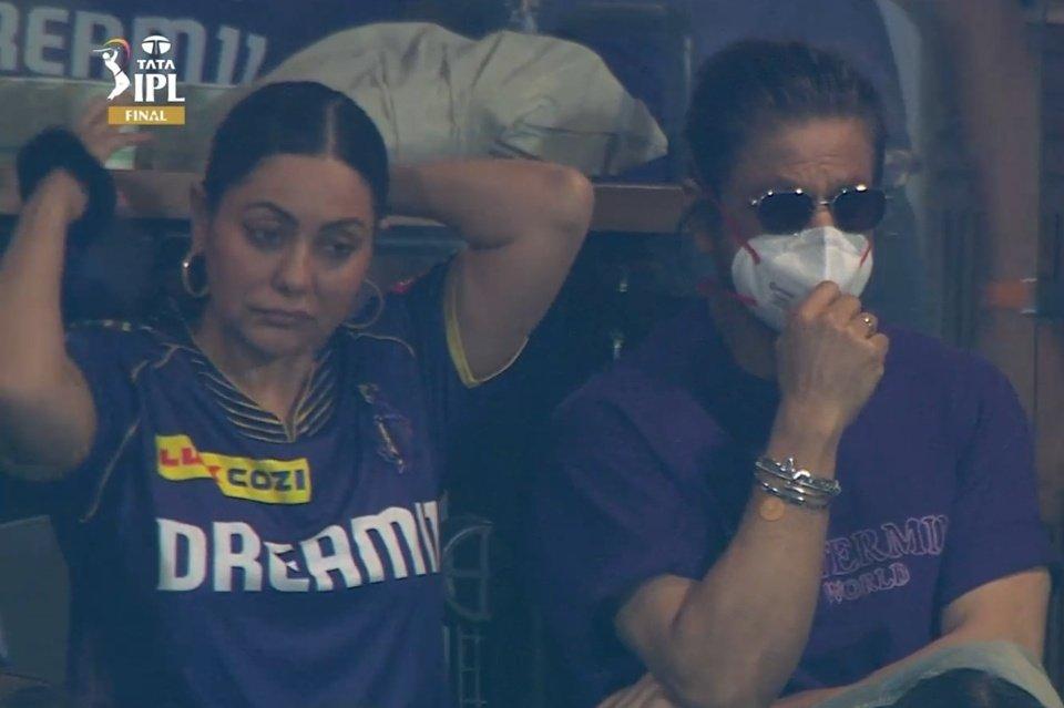 Shah Rukh was seen sitting with his wife Gauri at the stadium. The actor was seen wearing a mask throughout the match