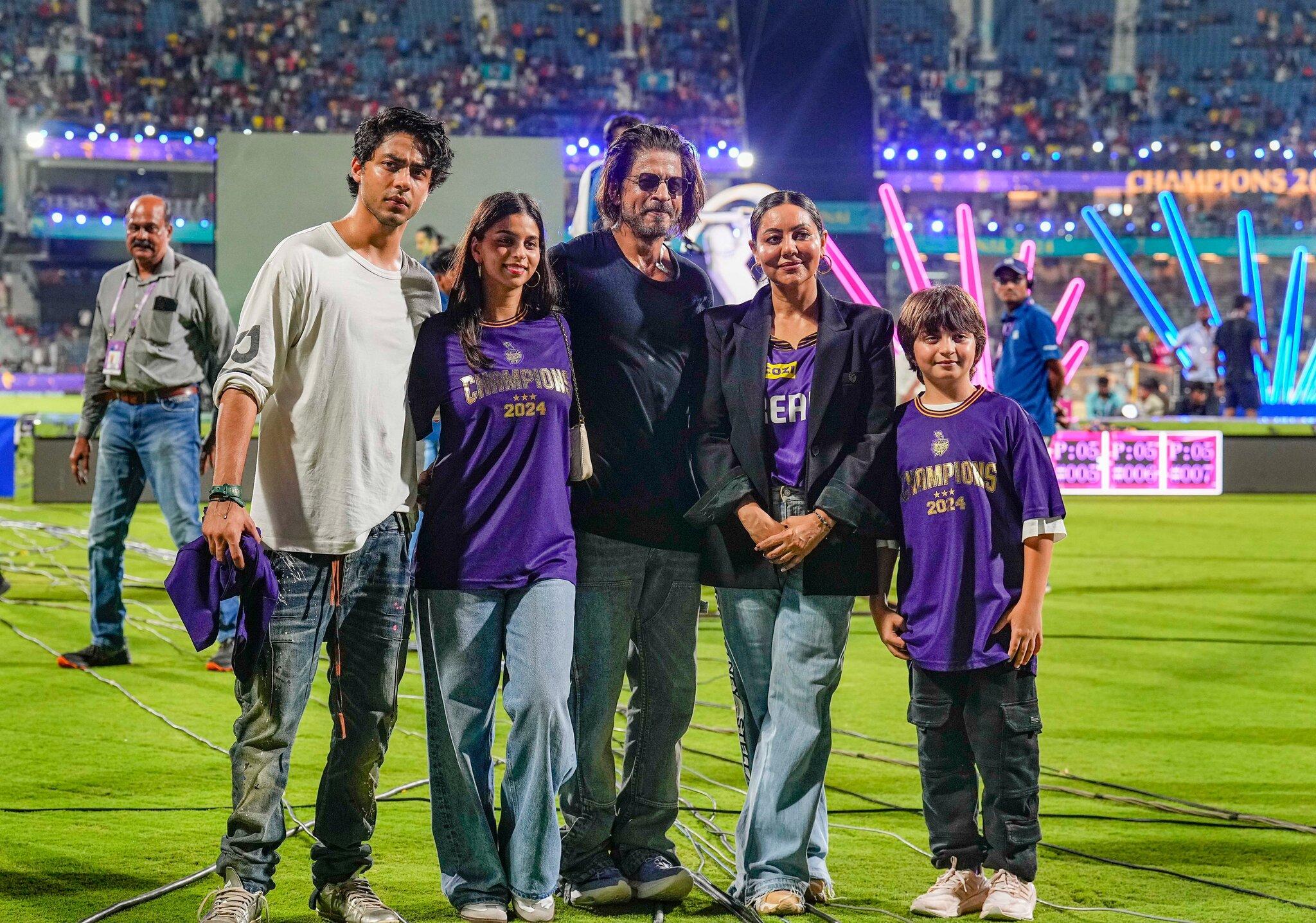 The Khan family, including Gauri, Aryan, AbRam, and Suhana, posed with SRK after the win