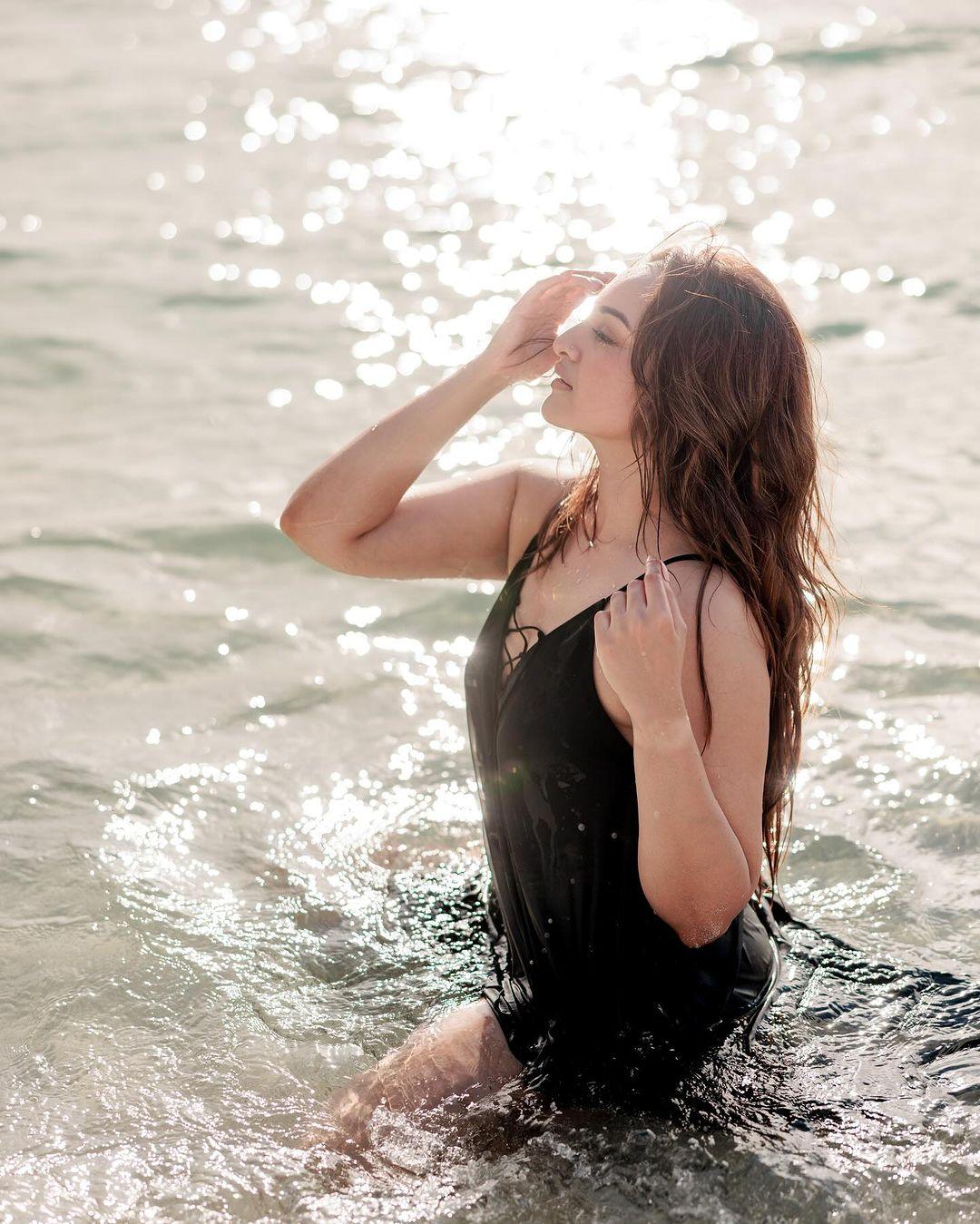Sonakshi Sinha looks like a mermaid in this black monokini, and we can't take our eyes off her