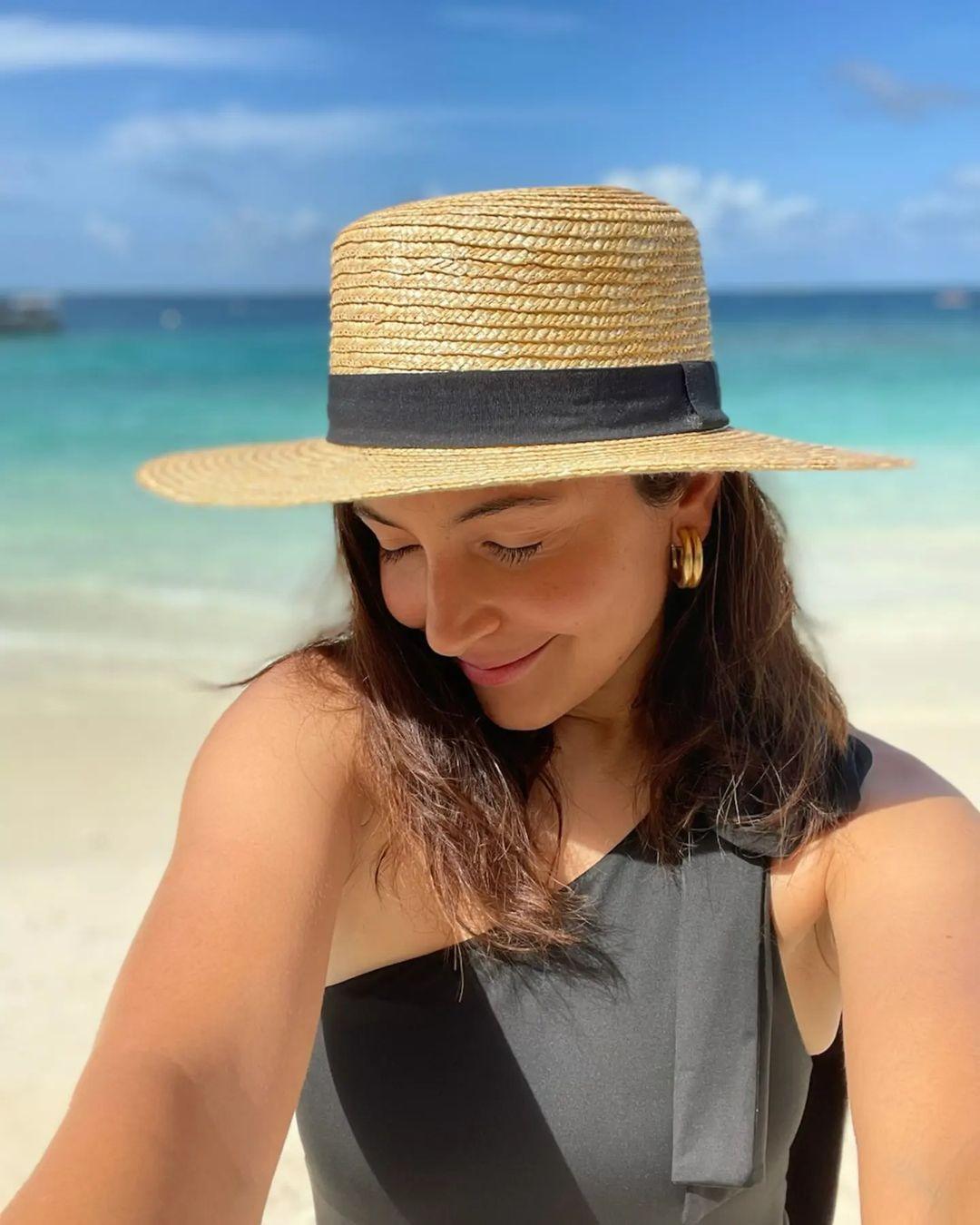 Anushka Sharma's picture, clicked in front of a picturesque sky and a clean beach, is something we are jealous of