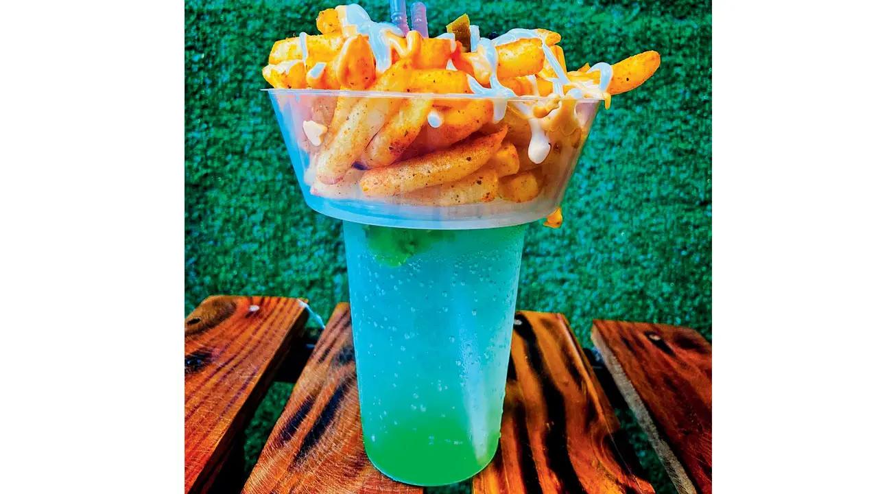 This viral fryo tower is served with a mojito topped with cheesy peri peri fries.At Krackery Bites, Malad West.Call 8169311290Cost Rs 220 onwards