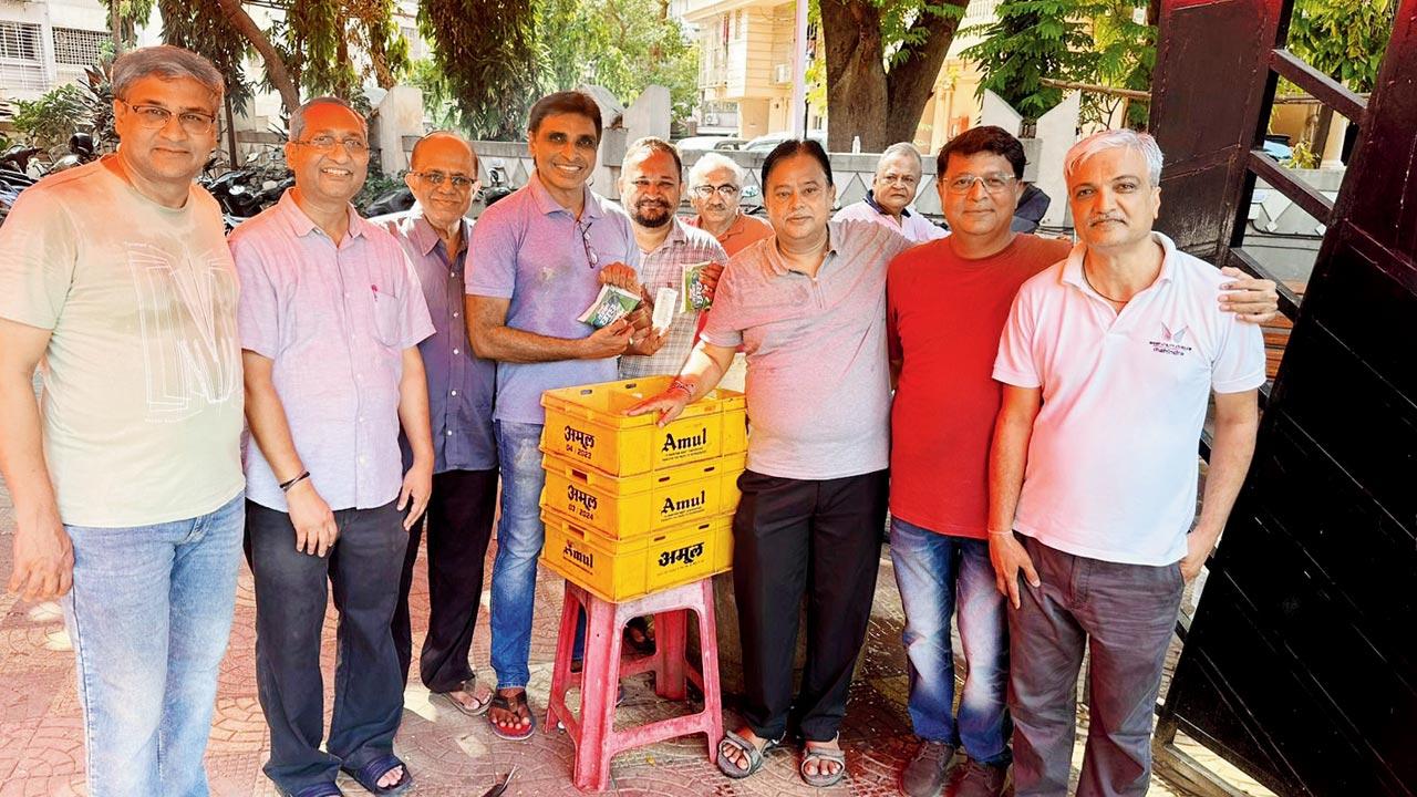 Resident of Radha society distributed free chaas, water to voters and officials 