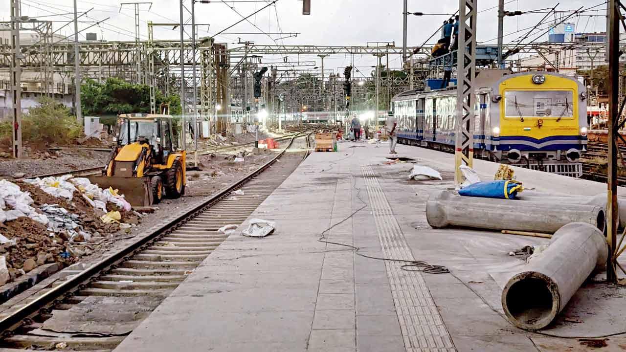 Mumbai: WFH this weekend as CR block means 930 trains cancelled