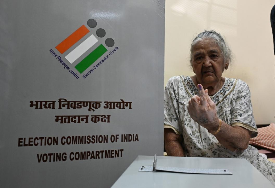 543 senior citizens, 9 PwDs cast votes from home in Mumbai for fifth phase