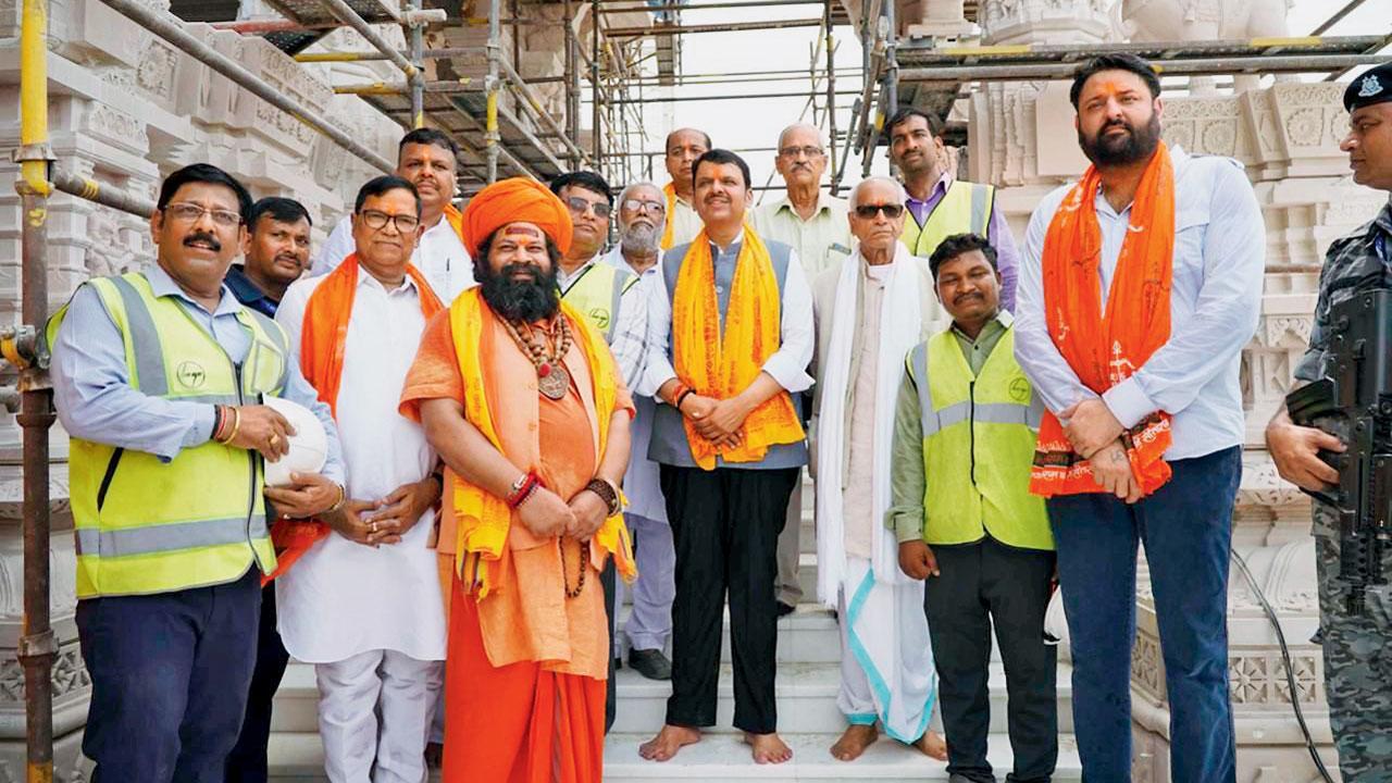 Karsevak Devendra Fadnavis makes first visit to Ayodhya temple