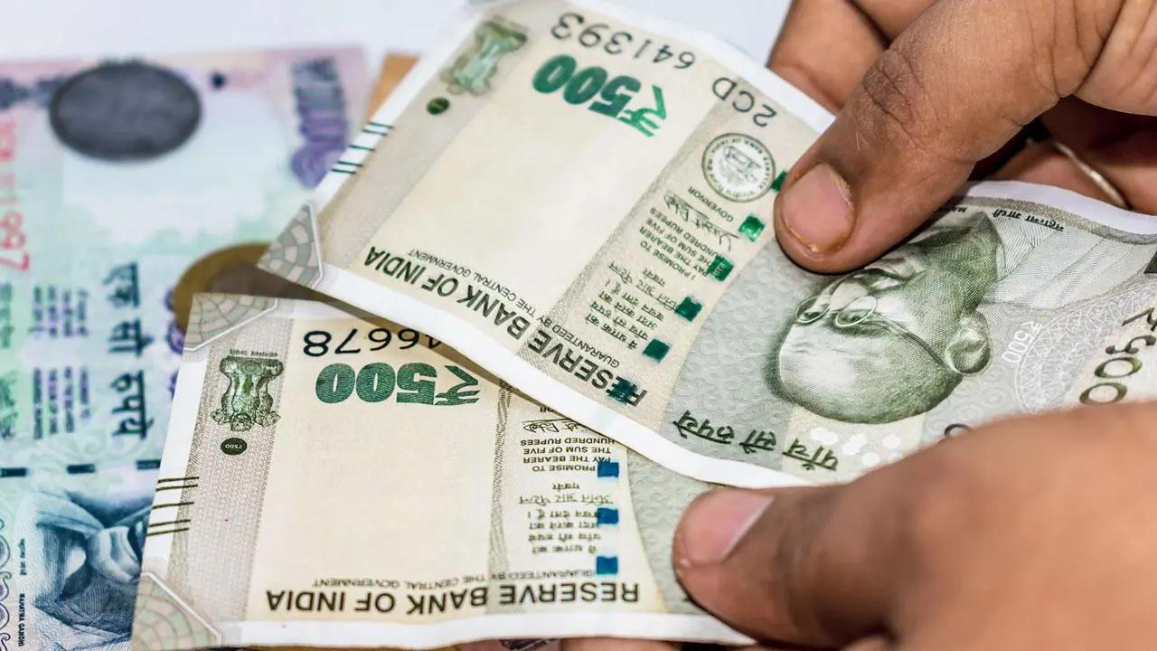 Hawker, tailor held for fake note setup
The Bandra Kurla Complex police arrested two persons and seized Rs 45,000 in fake currency from them on Saturday, as well as R80,000 in cash. They gathered that the accused the process of making counterfeit notes from YouTube. Read more…