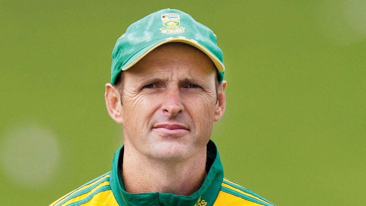 New coach Kirsten to join Pak team in England