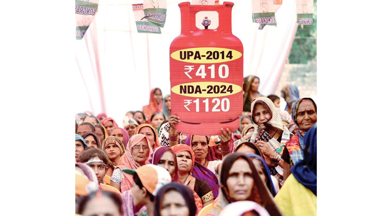 Crowd at Priyanka’s rally. Pics/Faizan Khan